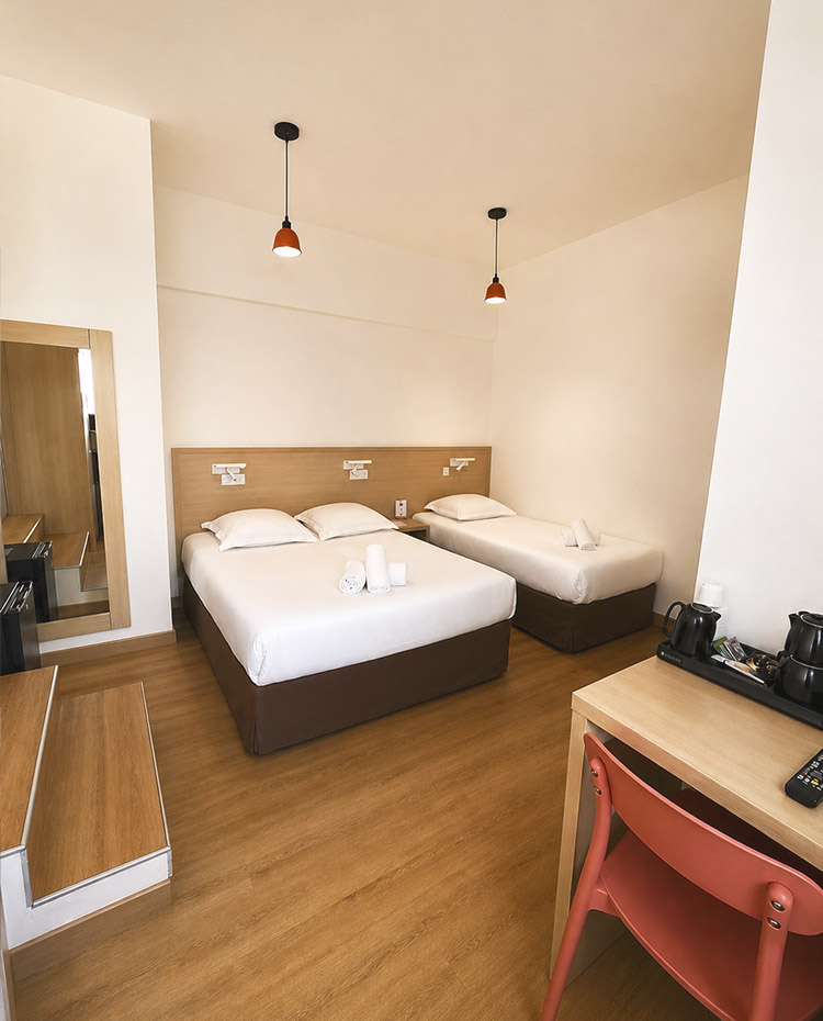 Quintuple room